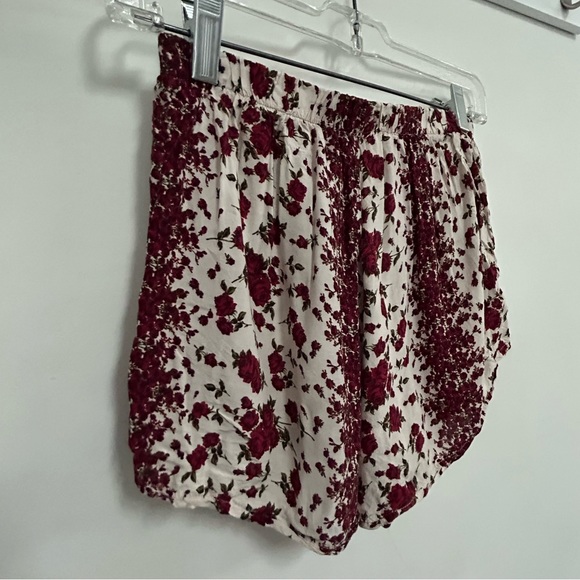 Brandy Melville Red Rose Remi Shorts O/S - Picture 10 of 12